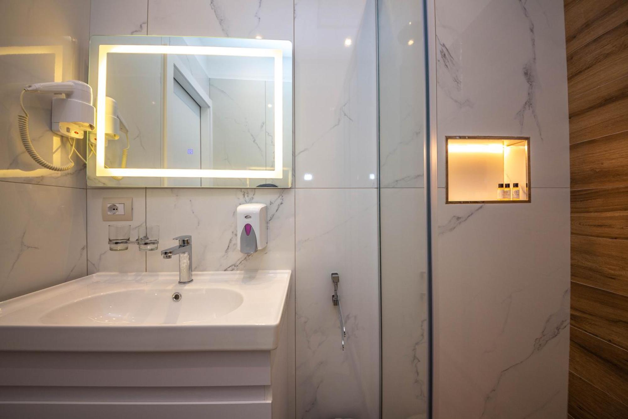 Hotel Vila Misiri Durrës Habitación foto